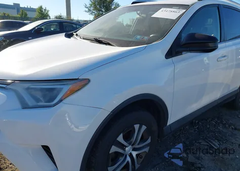 2016 Toyota Rav4 Le z USA, uszkodzony, nr VIN JTMBFREV0GJ073129